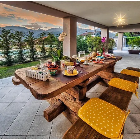 Tadi Laro Luxury Relax Comer Colico Apartmán *